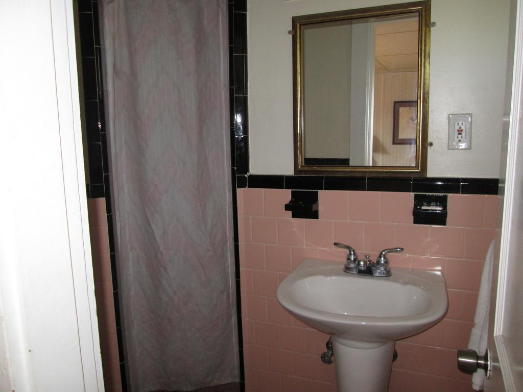Royale Coach Motor Lodge Hampton Habitación foto
