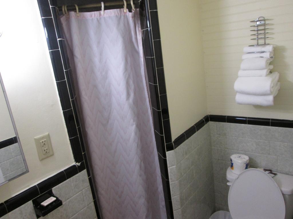 Royale Coach Motor Lodge Hampton Habitación foto