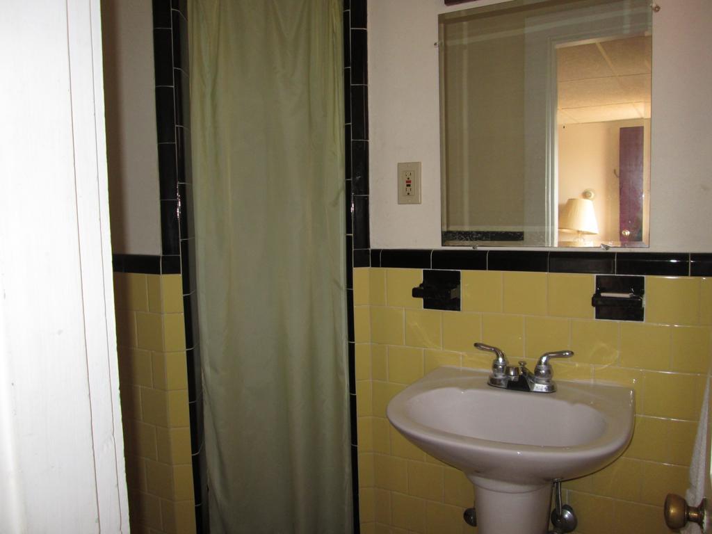Royale Coach Motor Lodge Hampton Habitación foto
